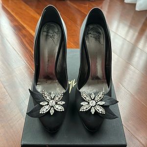 Satin pumps with crystal flower Giuseppe  zanotti shoes s37 gray/ black women